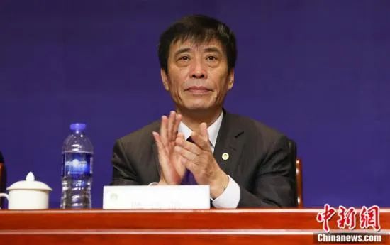美女比基尼跳舞的图片