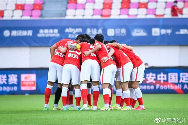 他扒下我的内裤就进去了视频